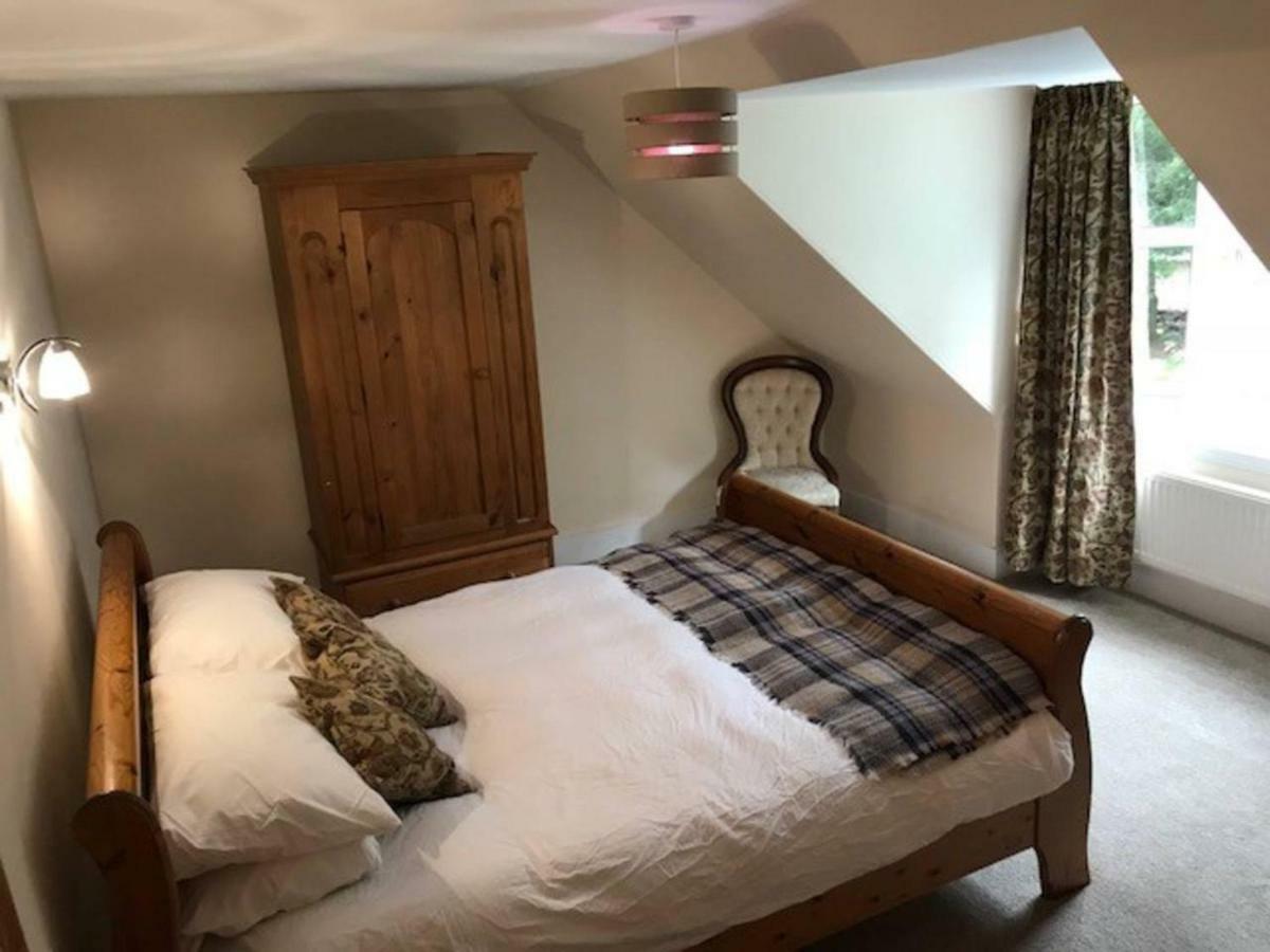 Traditional Family Home In Royal Deeside อะบอยน์ ภายนอก รูปภาพ